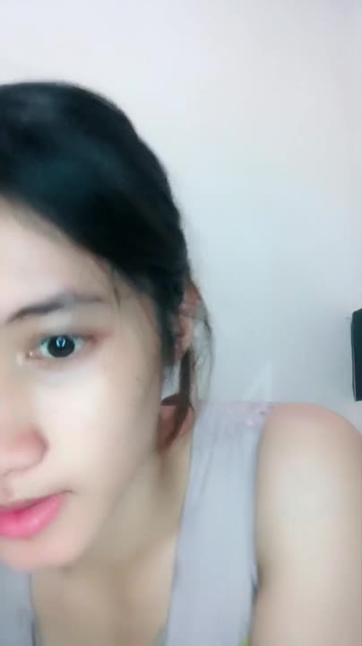 Cantik Cabut Bulu Ketek