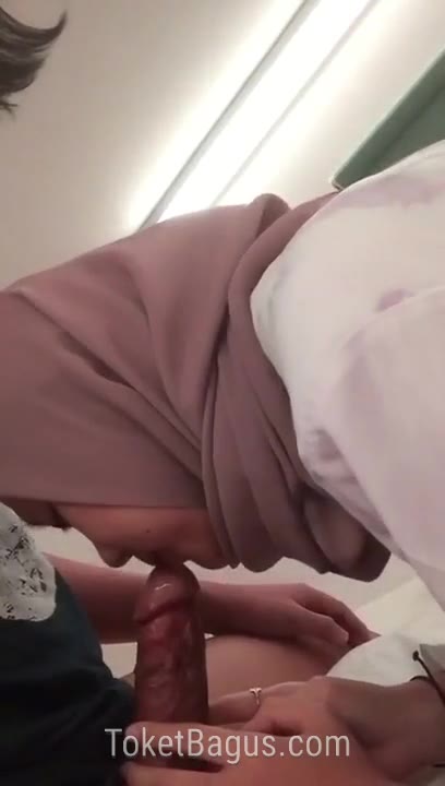 Zilla hijab coklat girang pisan uy bisa ngulum kontol gede