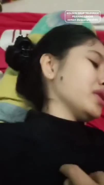 Anak Tiri Keenakan Dientot Bapaknya