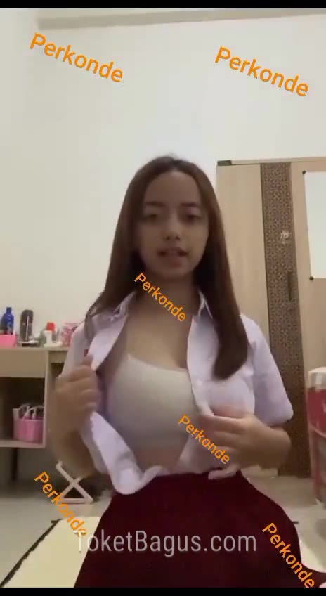 Selebgram bugil Selvi Adila